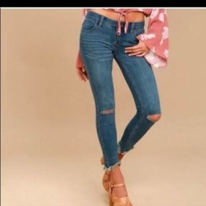 Free People Busted Knees Skinny Jeans. Raw hem. Size 25